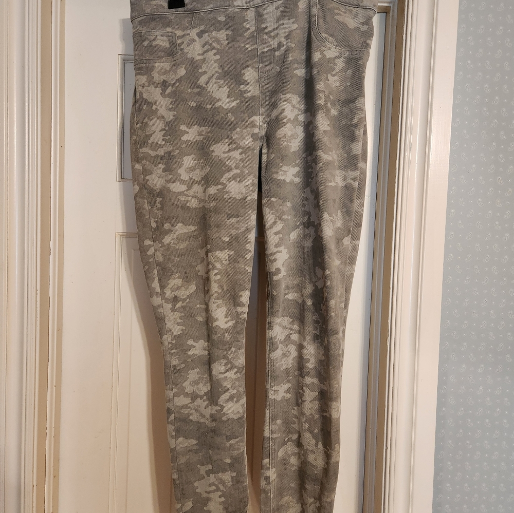 SPANX CAMO LEGGINGS